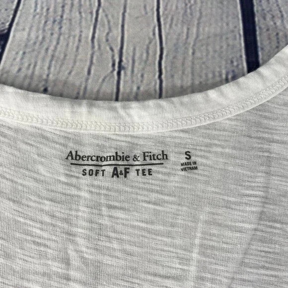 Abercrombie & Fitch Women's Soft Tee V Neck Shirt - Picture 5 of 6